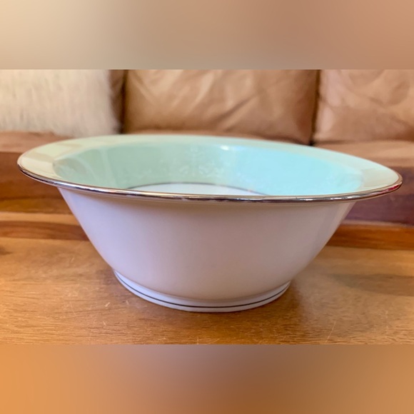 NORITAKE Maureen Oval Serving Bowl